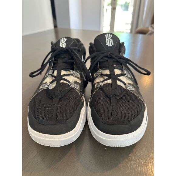 Nike Kyrie Flytrap P 6 Black White Basketball Shoes  Men\'s Size 11.5 main image 5